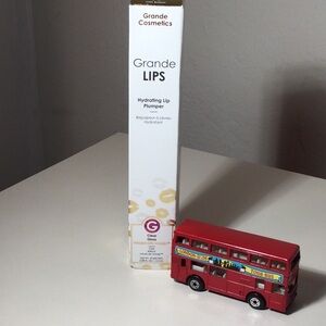 Grande Cosmetics Hydrating Lip Plumper in clear.